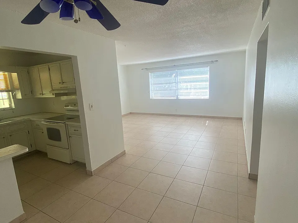 2031 Dewey St #201