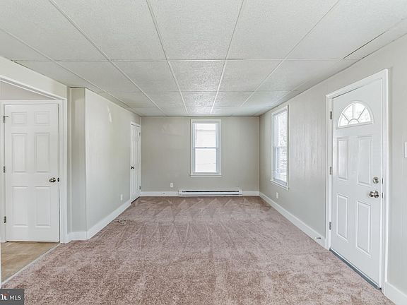 2nd image of 924 Charles St