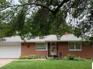 1600 Ridgeway Rd, Lincoln, NE 68506