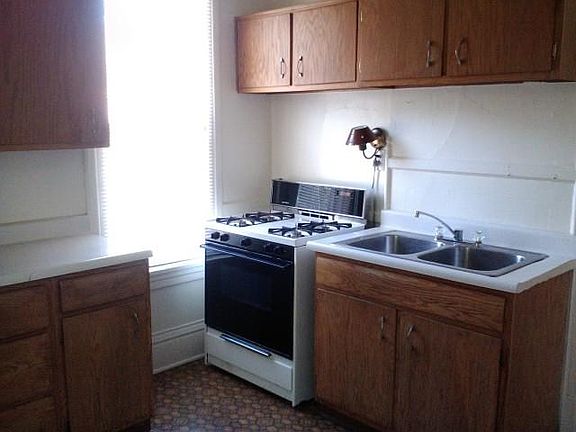 5th image of 115 S Gardiner Ave