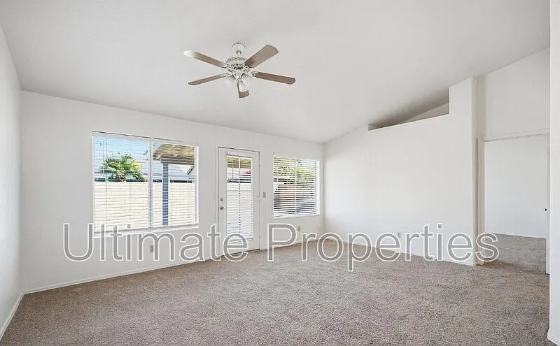 3 bed, 2.0 bath, 1246 sqft, $1,795 — Photo 2