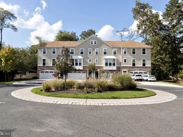 19 Regency Ct, Cherry Hill, NJ 08002