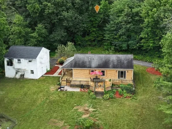 16-18 Curboy Rd, Sturbridge, MA 01566