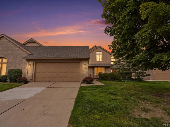 5828 Dawn Ridge Dr, Troy, MI 48098