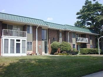 1st image of 3603 Gleneagles Dr APT 3B