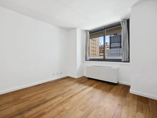 515 East 72nd Street image 11 of 29