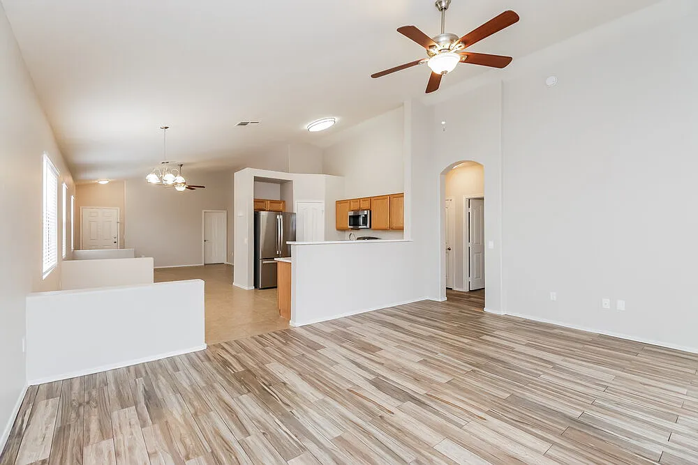 3 bed, 2.0 bath, 1640 sqft, $2,150 — Photo 4