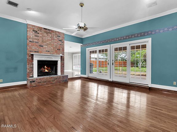 3rd image of 905 Briarwood Dr