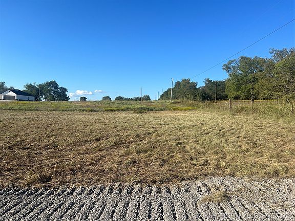 3rd image of 16990 W 829th Rd