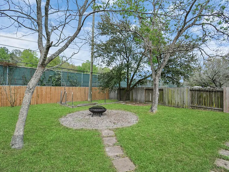 13339 Yaupon Holly Ln — Photo 24
