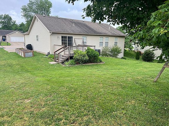 4th image of 210 Brookside Dr