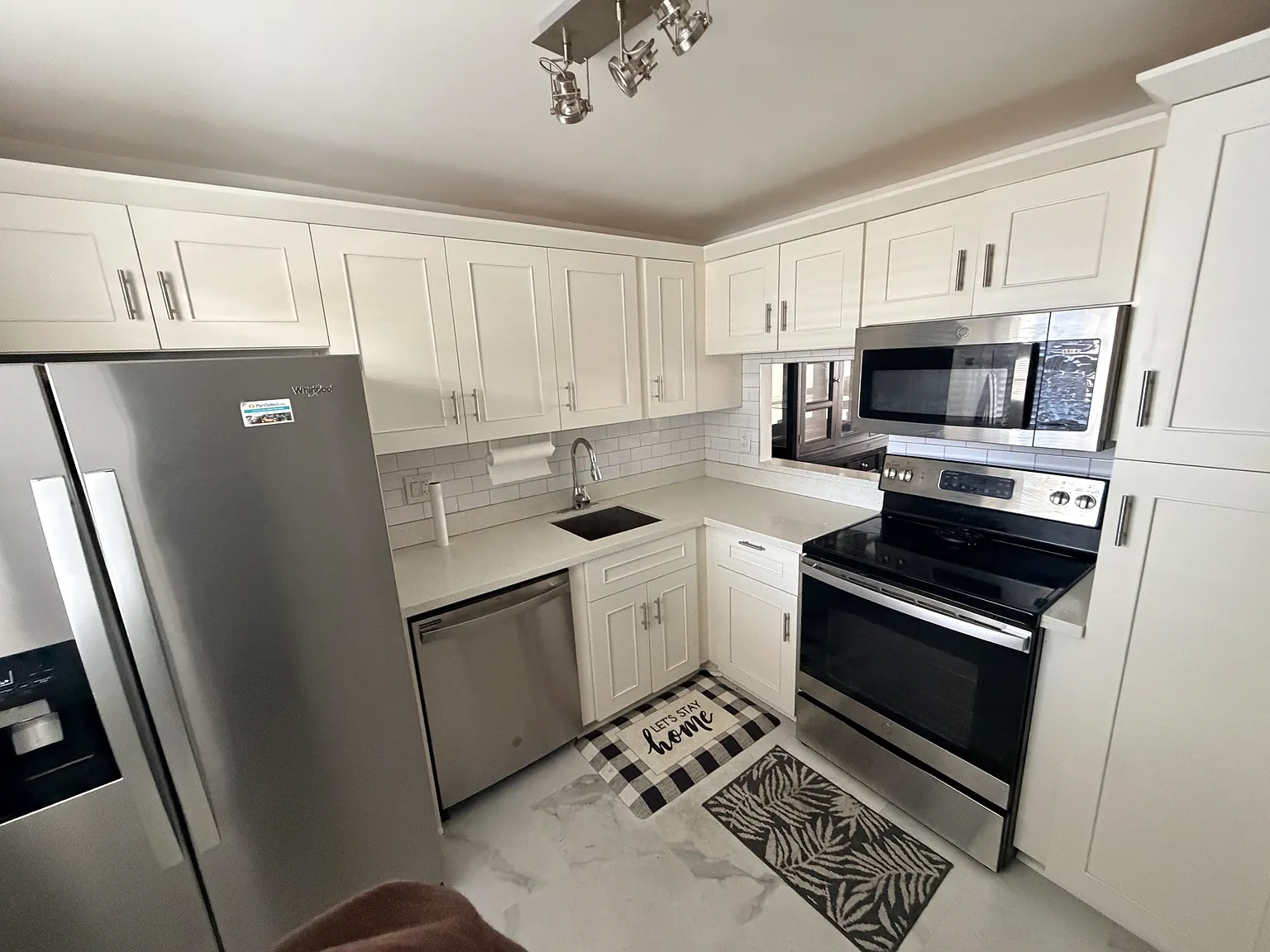 1 bed, 728 sqft, $1,800 — Photo 1