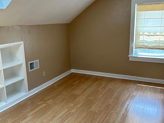 3rd image of 503 E 12th St