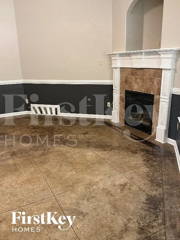 3 bed, 2.0 bath, 1599 sqft, $2,235 — Photo 2
