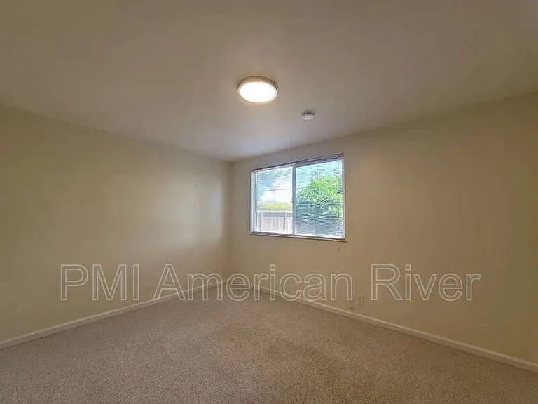 881 Beardsley Dr — Photo 7