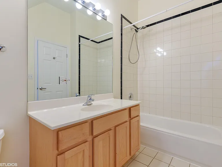 2nd floor full bathroom