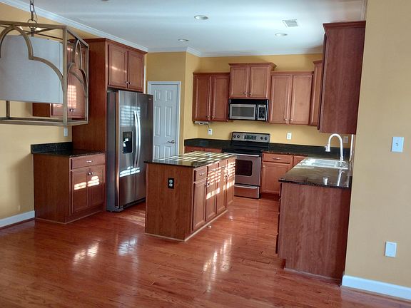 3rd image of 3301 Cliffbranch Ln