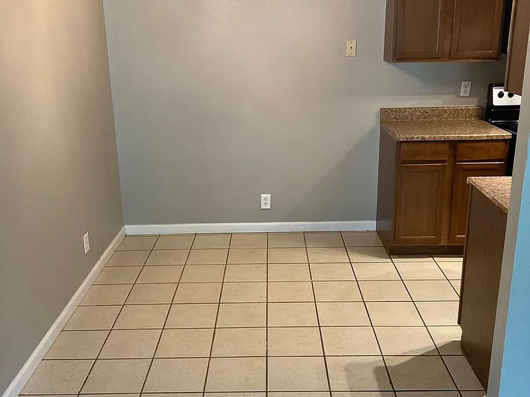 6517 N Lexington Dr — Photo 5
