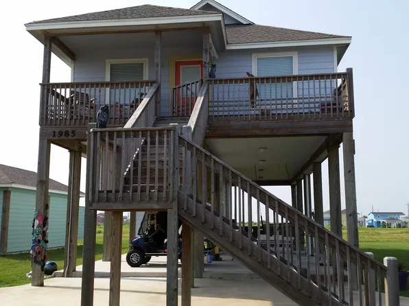1985 Matt Dr, Crystal Beach, TX 77650