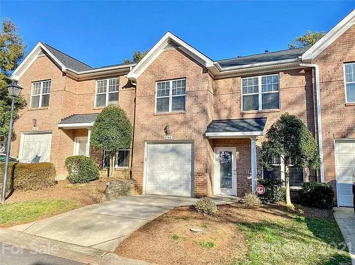 4744 Hunter Crest Ln — Photo 3