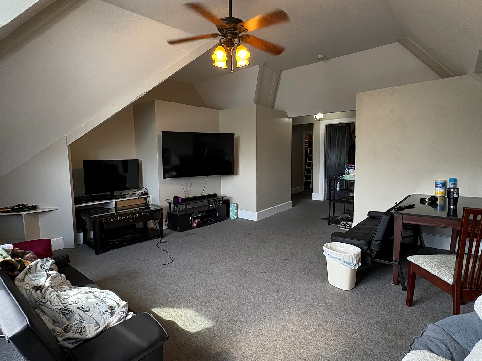 4 bed, 800 sqft, $1,500 — Photo 2