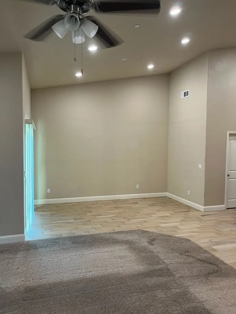 3 bed 2 bath home available 10/10/2024 — Photo 4