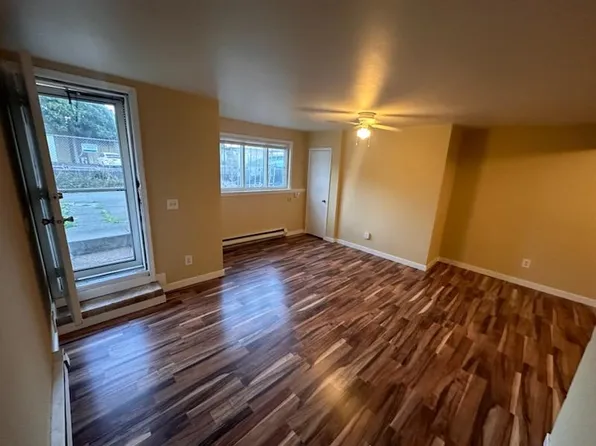 8616 14th Ave S #4, Seattle, WA 98108