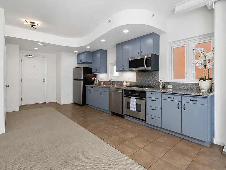 550 15th St #401 — Photo 8