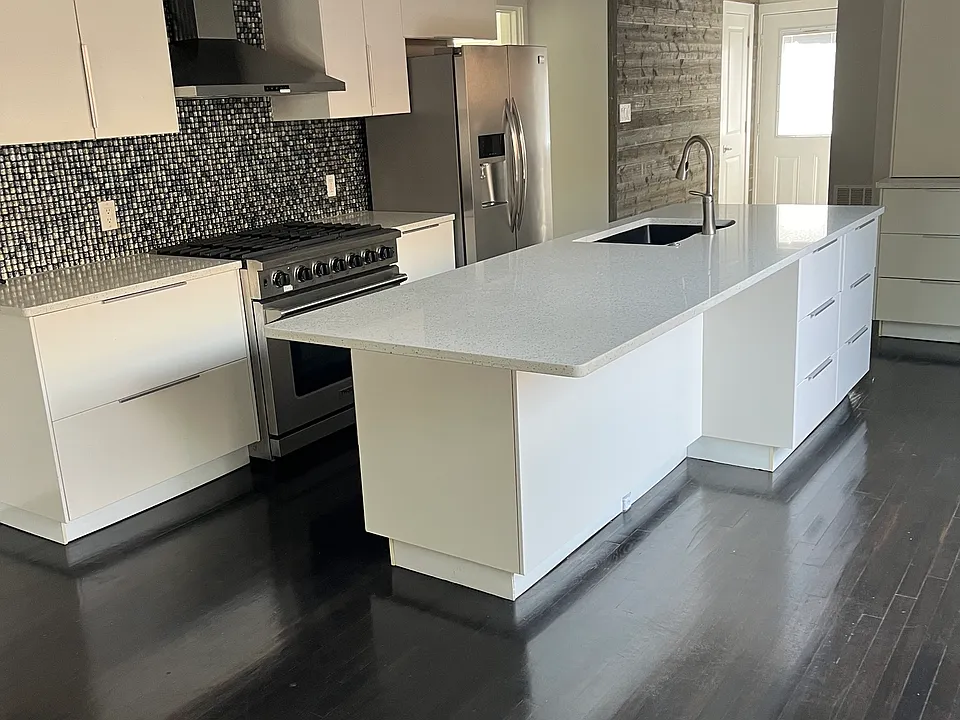 215 N Winnetka Ave