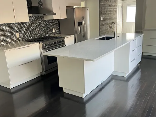 215 N Winnetka Ave, Dallas, TX 75208