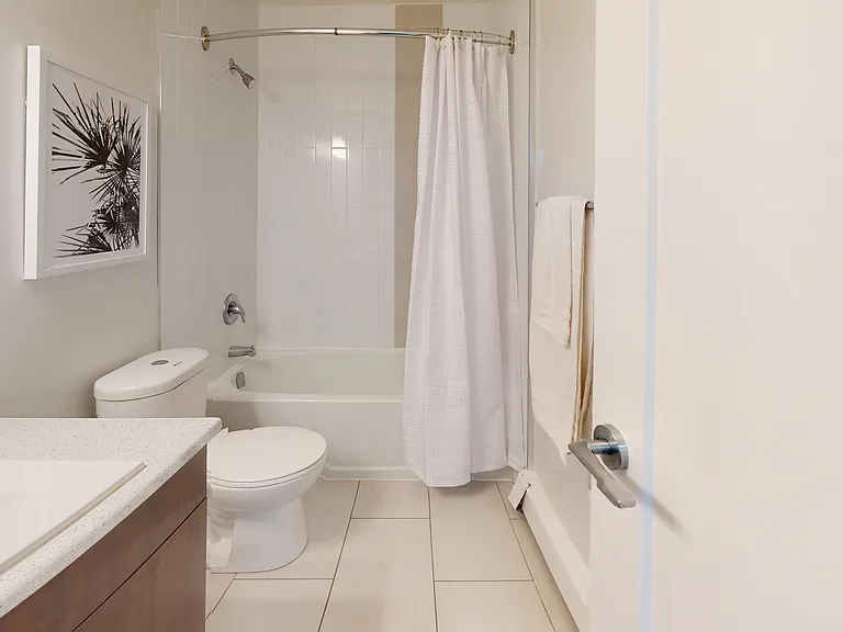 961 Wonderland Rd S — Photo 8