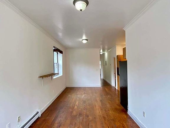 4th image of 20 Underhill Ave #B2
