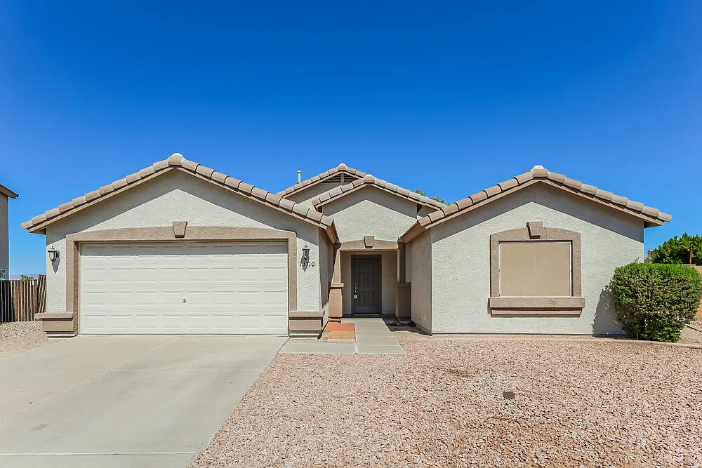 3 bed, 2.0 bath, 1511 sqft, $2,165 — Photo 1