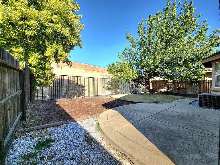 432 Lone Spur Dr — Photo 19