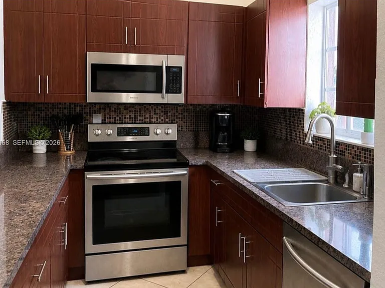 340 E 5th St #202 — Photo 3
