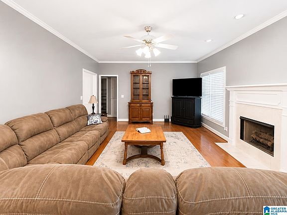 5th image of 33 Lillian Ln