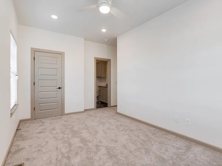 2506 N Douglas Ave — Photo 42