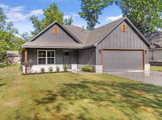 819 S Wood St, Pryor, OK 74361