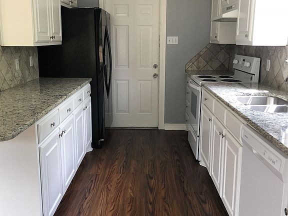 3rd image of 3913 Templeton St