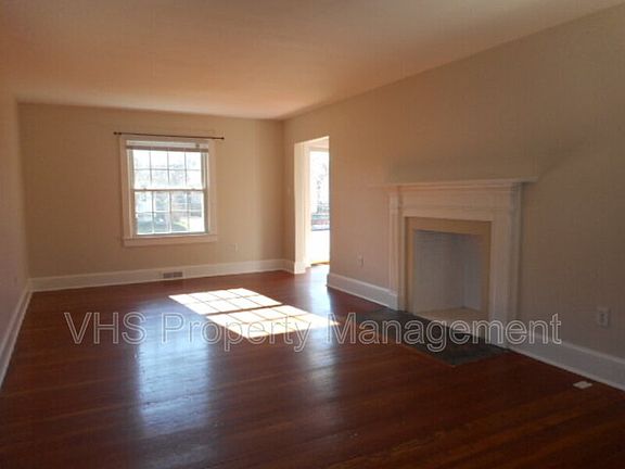 4th image of 815 Bright St