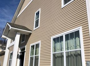 15 Rosecrest Ct, Middletown, NY 10940