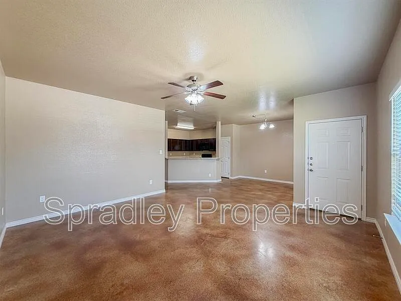 3 bed, 2.0 bath, 1350 sqft, $1,395 — Photo 2