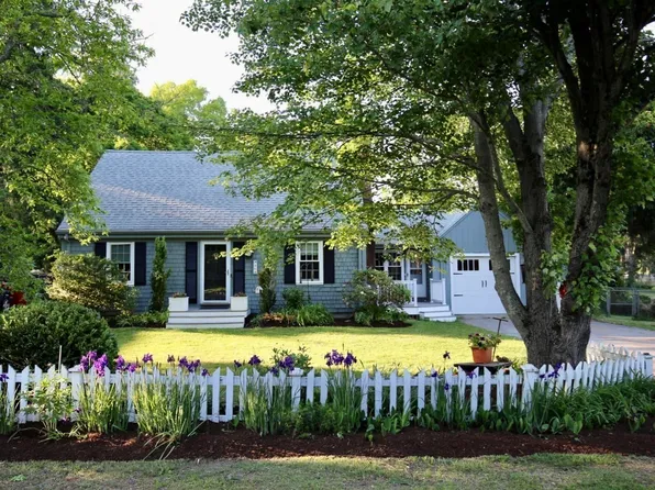 86 Taunton St, Lakeville, MA 02347