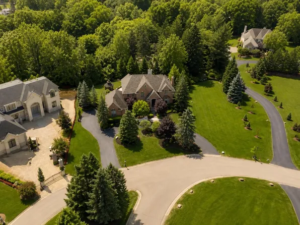 24750 Franklin Farms Dr, Franklin, MI 48025