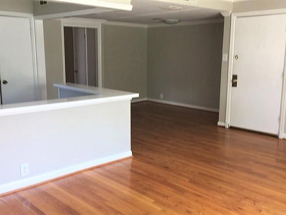 3rd image of 810 Francis Pl APT 1N