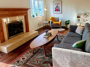 242 Ranchmoor Trl, Ballwin, MO 63011