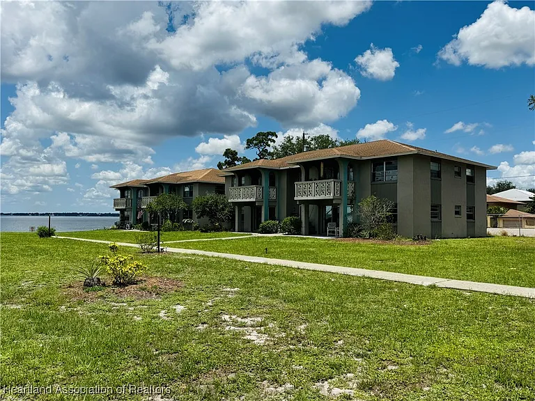 1015 Lakeview Dr — Photo 16