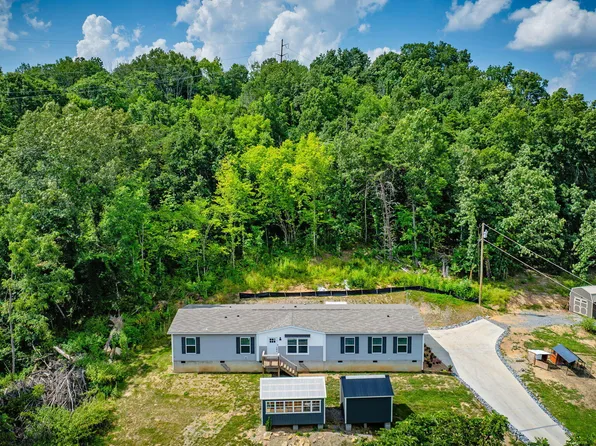 1400 Stoneybrook Dr, Johnson City, TN 37601
