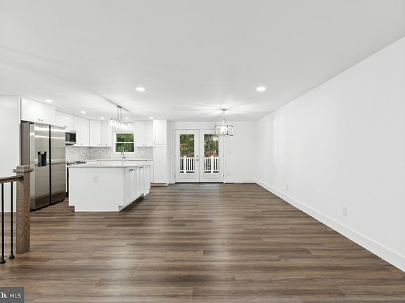 4th image of 9121 Crystal Falls Dr