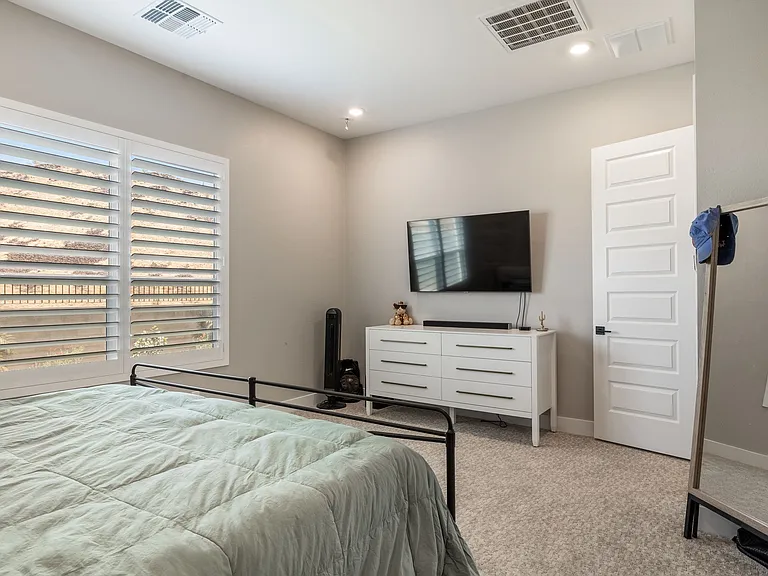 1725 E Questa Dr — Photo 61